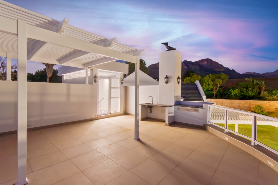 4 Bedroom Property for Sale in Golden Hill Western Cape